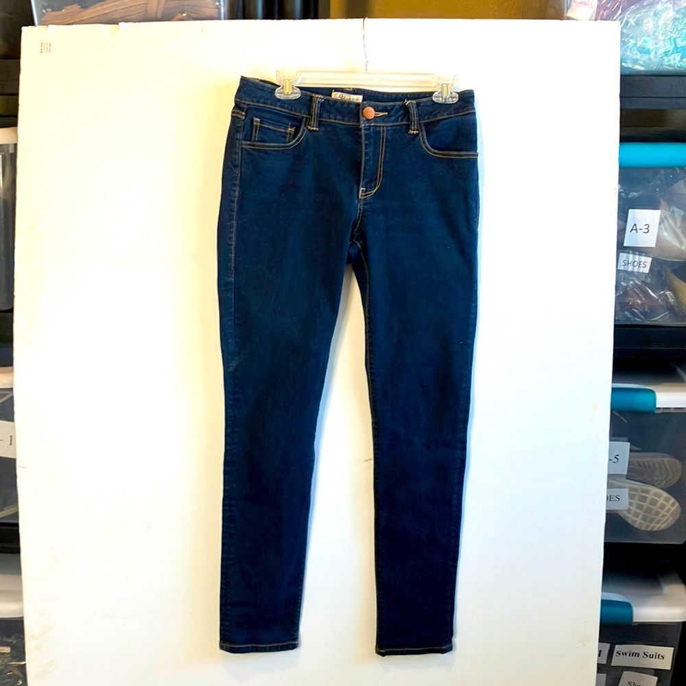 Cabi EUC dark wash jeans in size 8. Skinny jeans.